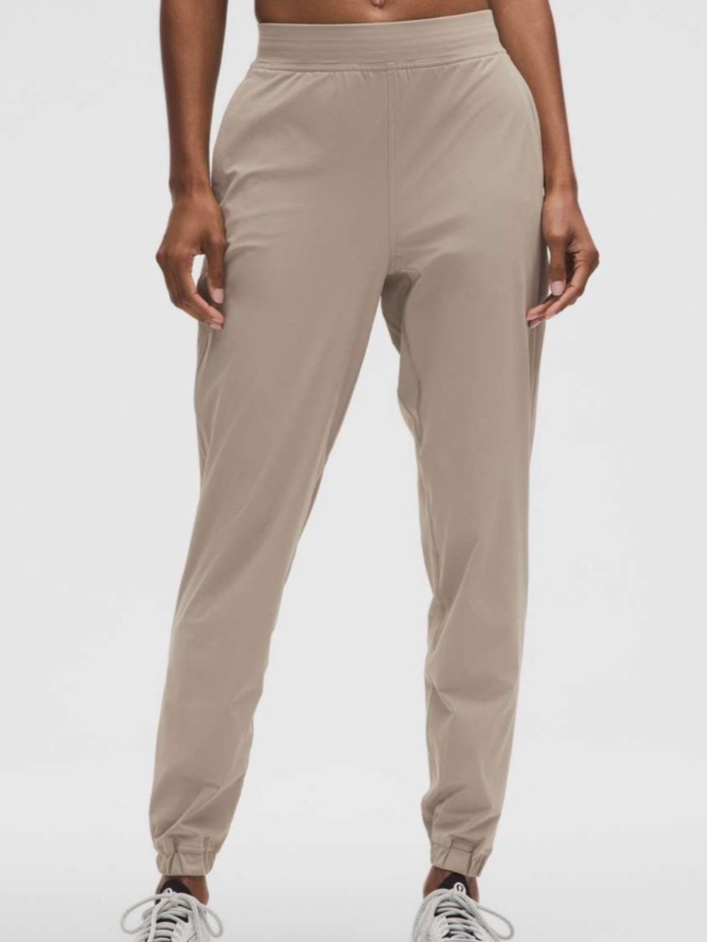 Lululemon Adapted State High-Rise Jogger *Short
Warm Ash Grey Size 4 - Picture 3 of 15